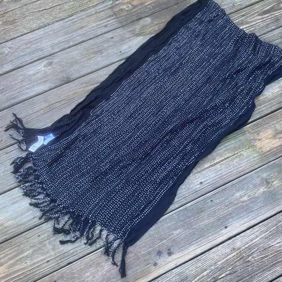 New York & Co black w/ silver sequin pashmina scarf wrap 100% Viscose - NWT - Picture 10 of 13